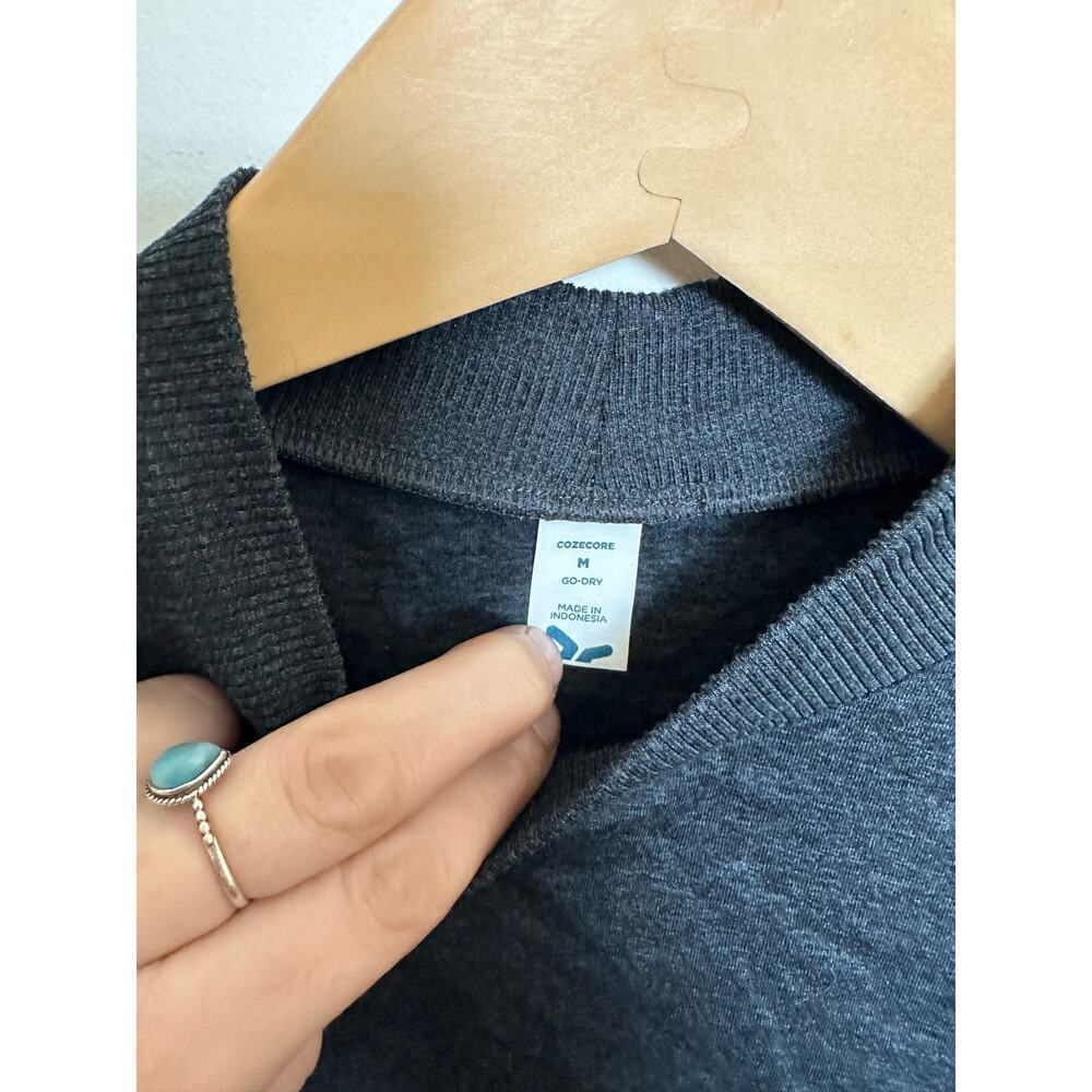 Womens Medium Old Navy CozeCore Go-Dry Long-Sleeve Cropped Gray Top - Picture 8 of 9